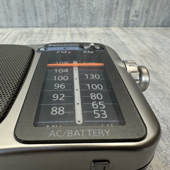 Panasonic RF-2400D Am/FM Radio  Silver/Grey - Tested & Working Very Nice - Picture 9 of 9